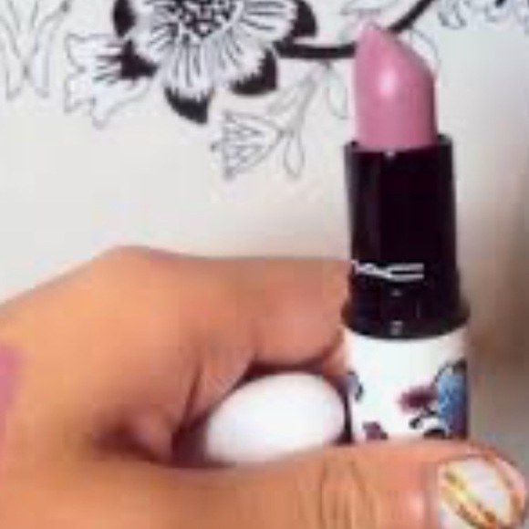 MAC cosmetics Blooming Lovely Limited edition lipstick - Picture 2 of 10